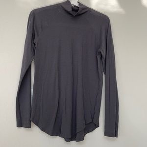 Super soft lose fit lululemon turtle neck long sleeve shirt